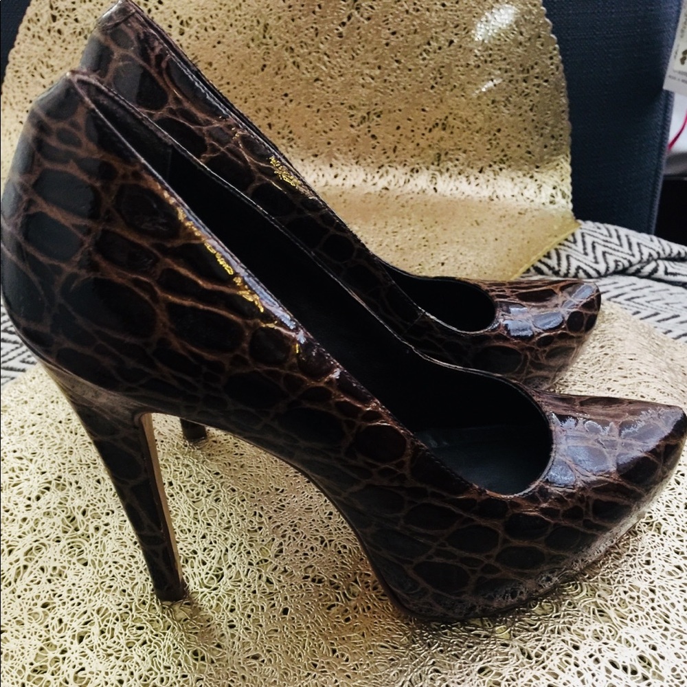 Brown crocodile print pumps